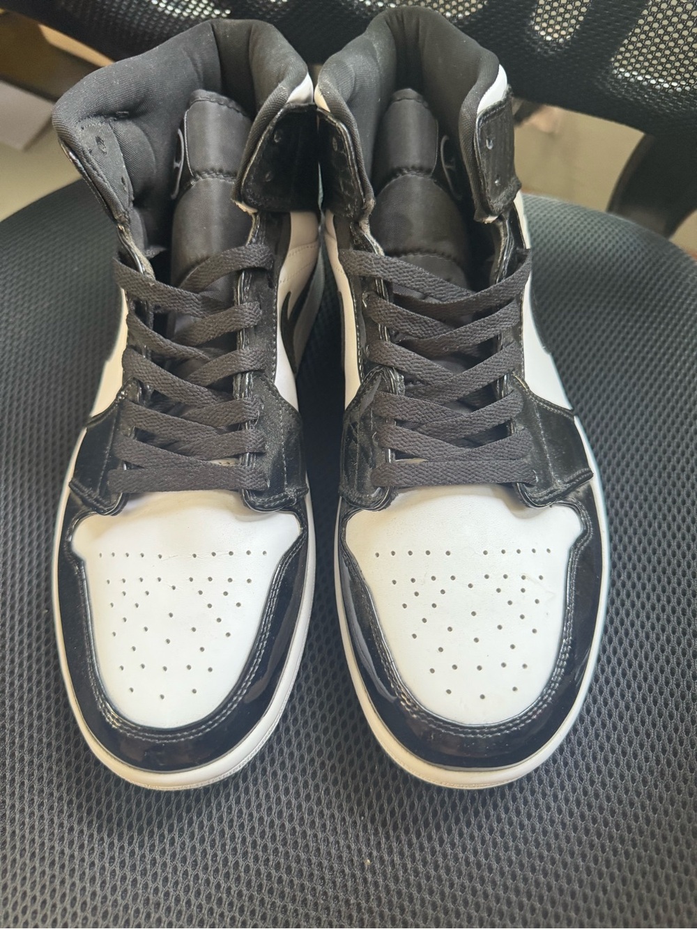Nike Jordan Men's High-Top Sneakers in Black and White - Classic Two-Tone Style